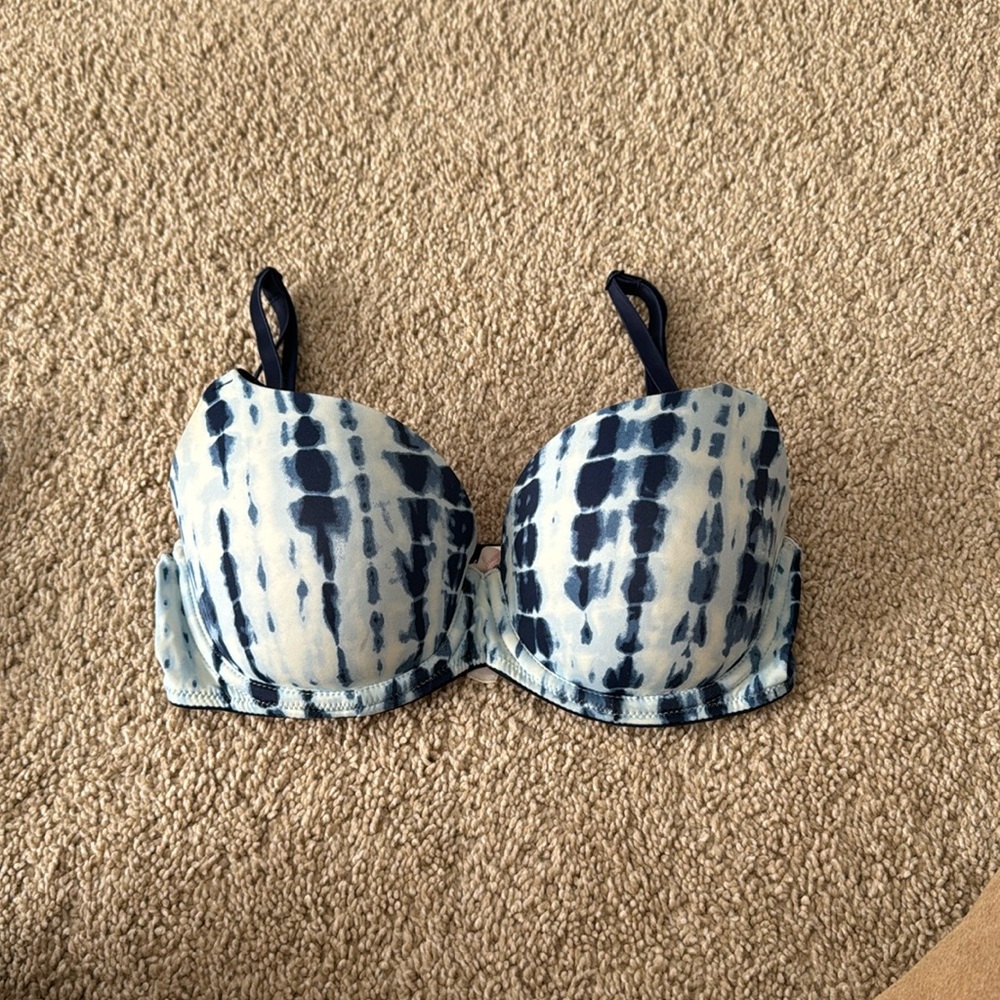 Victoria secret/pink lightly lines wear everywhere bra